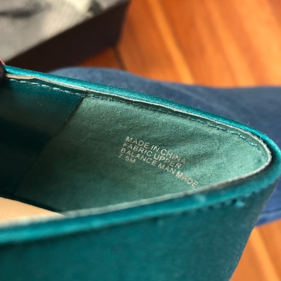 Teal heels with gems on back - Picture 5 of 5